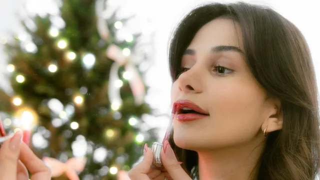 top-christmas-lipstick-shades-guarantee-an-effortless-festive-look-from-brunch-to-midnight-masses