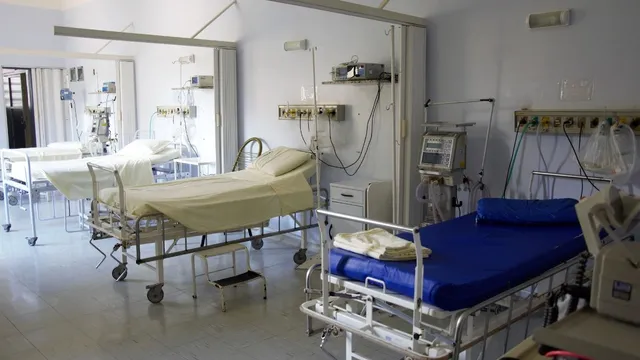 indian-doctors-are-quitting-jobs-in-uk-pay-policy-or-pressure-details-inside