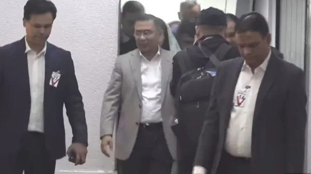 tarique-rahman-bangladesh-khalida-zia-son-bangladesh-return-after-17-years-in-exile-updates