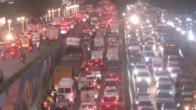 bengaluru-new-year-traffic-advisory-key-roads-to-avoid-mg-road-koramangala-indiranagar-flyover-closures-and-diversions-announced-for-dec-31