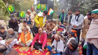 Hapur: Rashtriya Sainik Sanstha Members Shave Heads To Protest Atrocities Against Hindus In Bangladesh