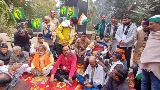 hapur-rashtriya-sainik-sanstha-members-shave-heads-to-protest-atrocities-against-hindus-in-bangladesh