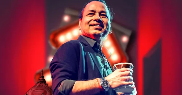 kailash-kher-stops-gwalior-concert-midway-after-crowd-jump-barricades-behaving-like-animals-video