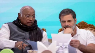 Congress Holds CWC Meeting At Indira Bhawan; Siddaramaiah, Shashi Tharoor, Others In Attendance