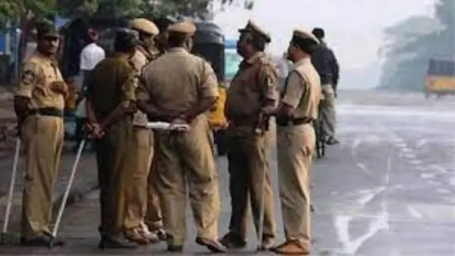 hathras-mob-violence-villagers-attack-police-team-in-nurpur-3-cops-injured-1-suspended