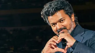 Thalapathy Vijay Falls At Chennai Airport As Fans Mob Him After Jana Nayagan Malaysia Event | VIRAL VIDEO