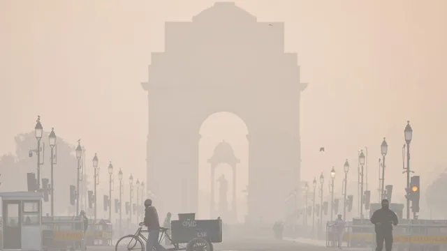 delhi-weather-today-imd-orange-alert-issued-for-dense-fog-cold-wave-rain-likely-to-dampen-new-year-celebrations-forecast