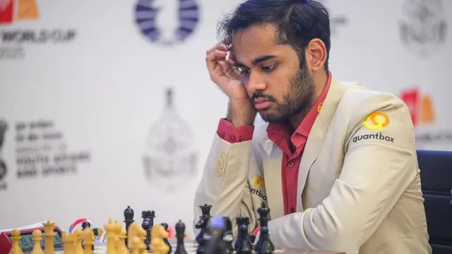 world-blitz-2025-arjun-erigaisi-stuns-magnus-carlsen-nodirbek-abdusattorov-to-emerge-joint-leader-after-11-rounds