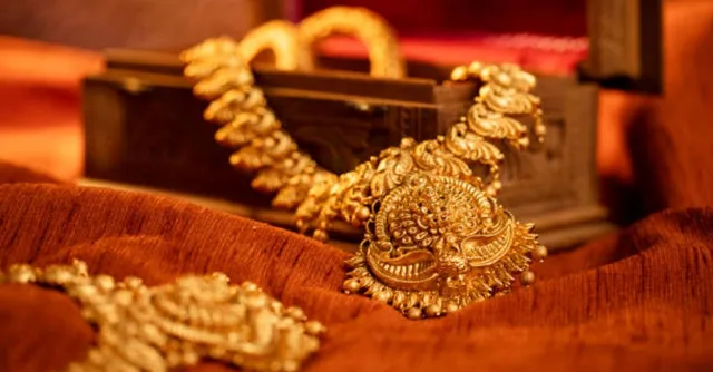 gold-price-today-yellow-metal-slips-again-on-dec-30-24k-falls-to-rs-13924-per-gram-check-rates-in-mumbai-kolkata-and-other-cities