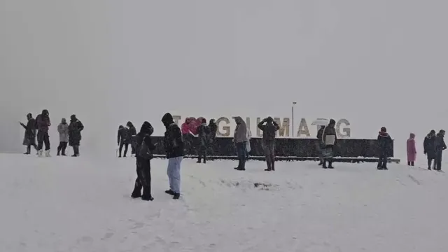 kashmir-gurez-gulmarg-macchil-get-fresh-snowfall-as-valley-continues-to-witness-unusually-warm-winter