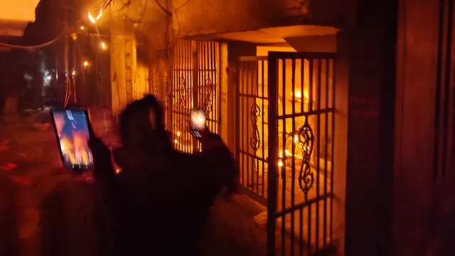 shaheen-bagh-fire-elderly-woman-dies-of-suffocation-family-rescued-by-breaking-wall