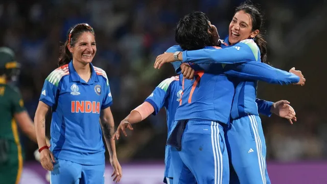 smriti-mandhana-india-womens-cricket-team-offer-prayers-at-mahakaleshwar-temple-on-first-day-of-2026