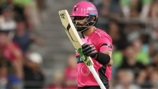 bbl-sydney-sixers-vs-melbourne-renegades-adam-gilchrist-lashes-out-at-babar-azam-for-slow-show-despite-halfcentury-he-still-needs-to-be-proactive