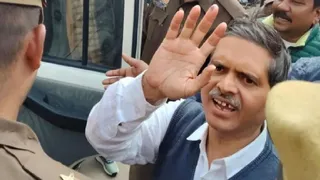 'I Will Not Remain Silent', Amitabh Thakur Begins Hunger Strike In Jail; What's Case Against Former IPS Officer?