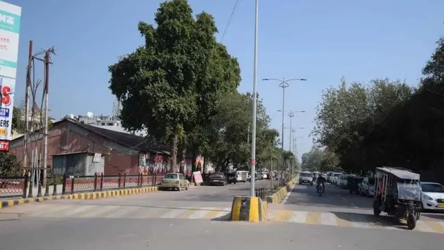 civil-lines-prayagraj-to-be-declared-no-erickshaw-zone-no-helmet-no-fuel-rule-enforced