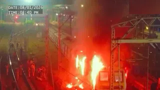 Mumbai Local Train Carrying Garbage Catches Fire; Suburban Services Briefly Disrupted | Video