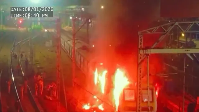 mumbai-local-train-carrying-garbage-catches-fire-suburban-services-briefly-disrupted-video
