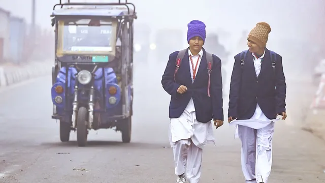 delhi-weather-capital-shivers-at-third-lowest-temperature-of-this-season-imd-issues-yellow-alert-for-cold-day-dense-fog