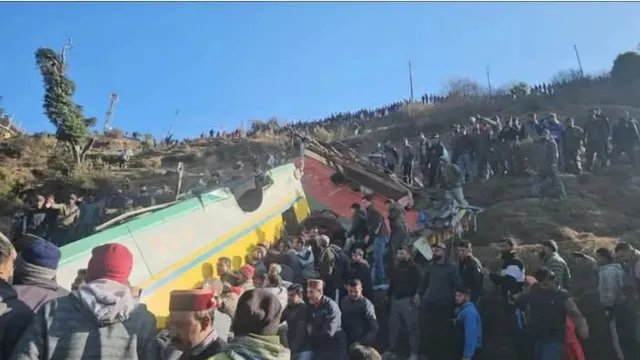 himachal-bus-accident-bus-carrying-passengers-rolls-down-hill-in-sirmaur-dead-injured-latest-updates