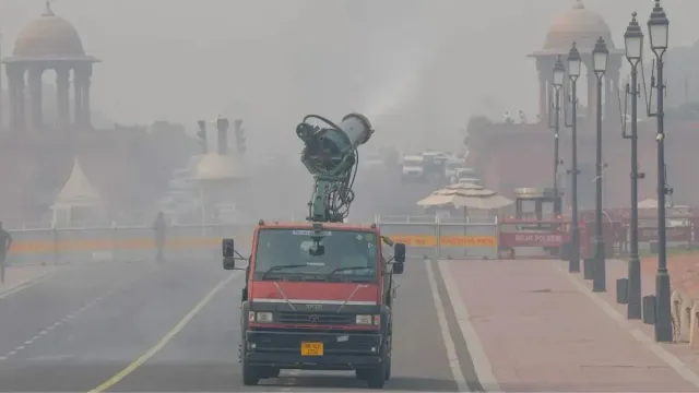 delhi-weather-today-delhi-aqi-today-city-on-alert-as-dense-fog-intensifies-cold-waves-aqi-remains-very-poor-at-361-check-imd-forecast
