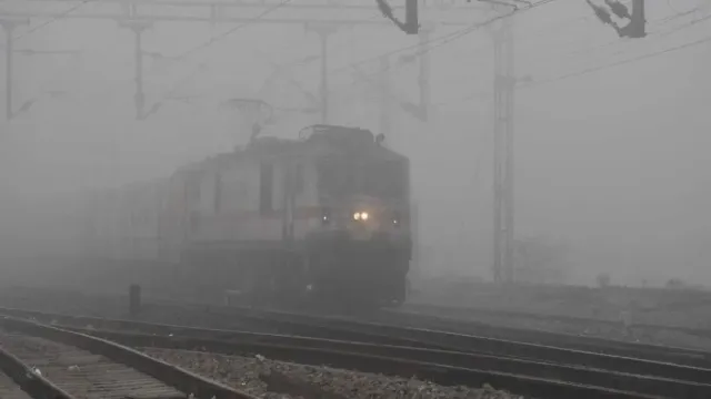 delhi-trains-late-amrit-bharat-express-17-hours-champaran-humsafar-over-16-hours-behind-schedule