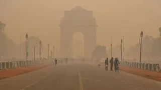 Delhi Weather Update: Capital Wakes Up To Biting Cold, Morning Fog, Orange Alert Issued; AQI Slips To 294 In Poor Category