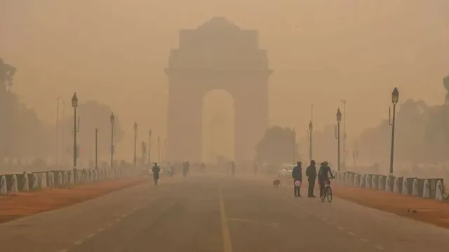 delhi-weather-update-capital-wakes-up-to-biting-cold-morning-fog-orange-alert-issued-aqi-slips-to-294-in-poor-category