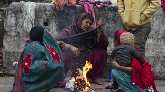 weather-update-mercury-dips-to-0-6-degrees-as-biting-cold-grips-north-india-imd-warns-of-fog-severe-cold-wave-ahead