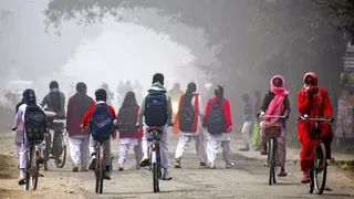 delhi-air-quality-will-ncr-schools-reopen-on-jan-19-monday-amid-grap-iv-restrictions-as-aqi-hits-400