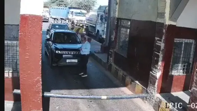 high-speed-truck-rams-into-multiple-cars-at-jhansi-toll-plaza-drags-employee-over-50-metres-several-injuried