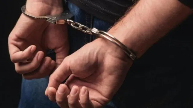 delhi-police-bust-inter-state-gang-hacking-phones-via-fake-kyc-4-arrested-for-rs-8-lakh-fraud