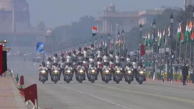 republic-day-celebrations-bike-daredevils-applauded-for-courageous-formations-at-parade-on-kartavya-path-video