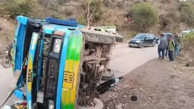 rajouri-11-injured-including-eightdayold-infant-after-minibus-crashes-in-muradpur-bathuni-area