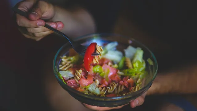 expert-lists-down-5-simple-nutrition-habits-every-busy-woman-should-follow