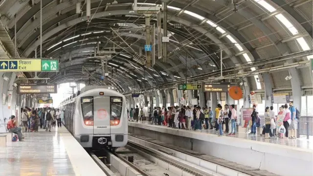 delhi-metro-project-vehicular-movement-over-and-under-track-soon-as-dmrc-plans-to-build-3-doubledecker-lines