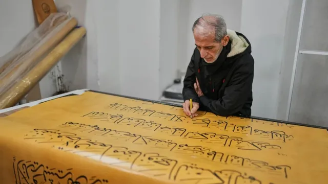 iraqi-calligrapher-ali-zaman-completes-colossal-handwritten-quran-in-6-years