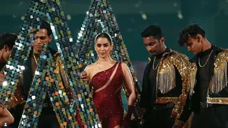 sanya-malhotra-power-packed-performance-becomes-showstopper-for-womens-cricket-video