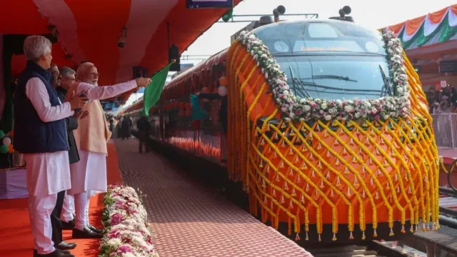 irctc-update-sleeper-coach-passengers-can-now-opt-for-non-veg-food-on-vande-bharat-whats-on-the-menu