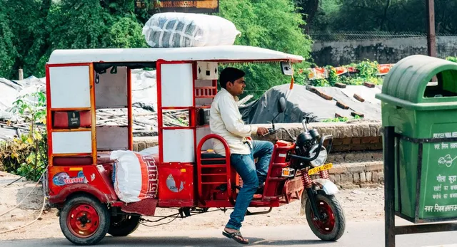 delhi-plans-new-policy-to-tackle-e-rickshaw-congestion-boost-last-mile-connectivity