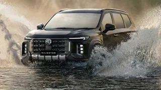 MG Majestor Unveiled In India; Gets Panoramic Sunroof, Ambient Lighting, Dual-Wireless Charger, And More