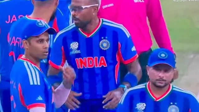 ind-vs-pak-suryakumar-yadav-hardik-pandya-unleash-fury-on-kuldeep-yadav-over-dropped-catch-watch