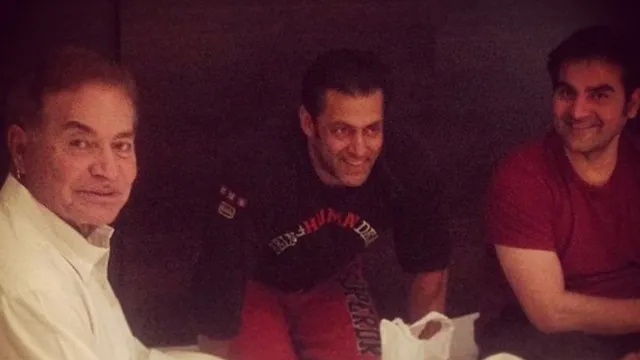salim-khan-put-on-ventilator-support-salman-khan-arbaaz-khan-aayush-sharma-helen-reach-hospital