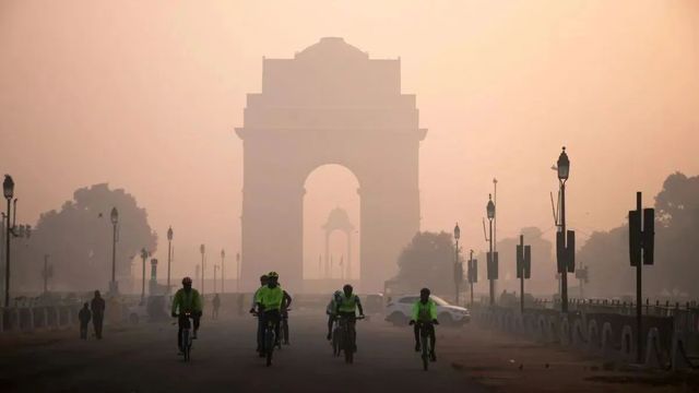 delhi-weather-capital-records-warm-day-at-28-degrees-celsius-aqi-remains-in-poor-category