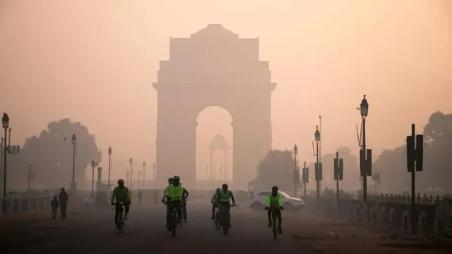 delhi-weather-capital-records-warm-day-at-28-degrees-celsius-aqi-remains-in-poor-category