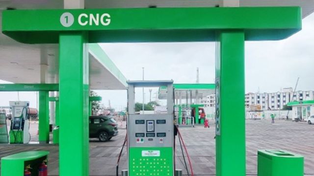 uttar-pradesh-2-new-online-cng-pumps-launched-in-aligarh-to-ease-long-queues-to-start-operating-from-monday