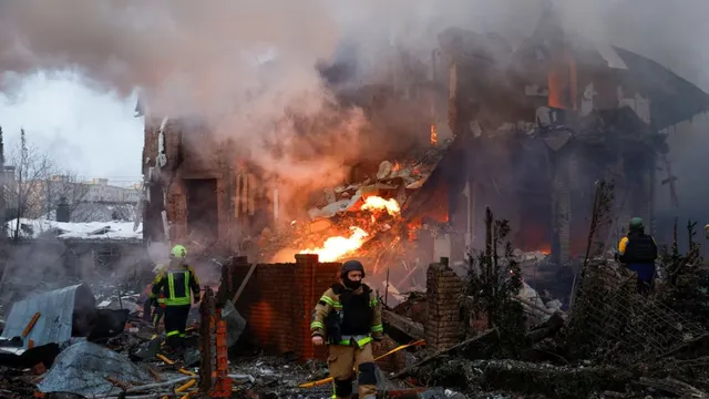russia-ukraine-war-russian-missile-and-drone-barrage-strikes-kyiv-suburbs-latest-news