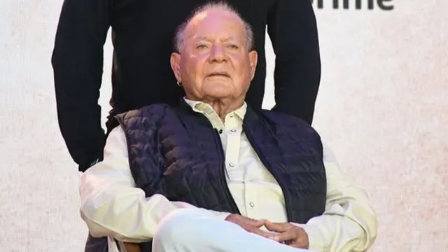 every-muslim-is-not-a-terrorist-when-salim-khan-challenged-communal-stereotypes-and-defended-family-ganpati-traditions