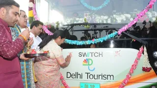 'Dekho Meri Dilli': Double-Decker Tourist Bus Service Flagged Off by Chief Minister Rekha Gupta
