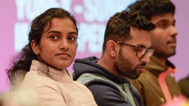 dubai-news-pvsindhu-dubai-airport-explosion-coach-stranded-iran-attacks-vs-israel-usa