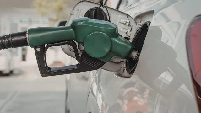 iran-us-israel-conflict-rumours-of-fuel-shortage-spark-long-queues-at-petrol-pumps-in-up-oil-companies-issue-advisory